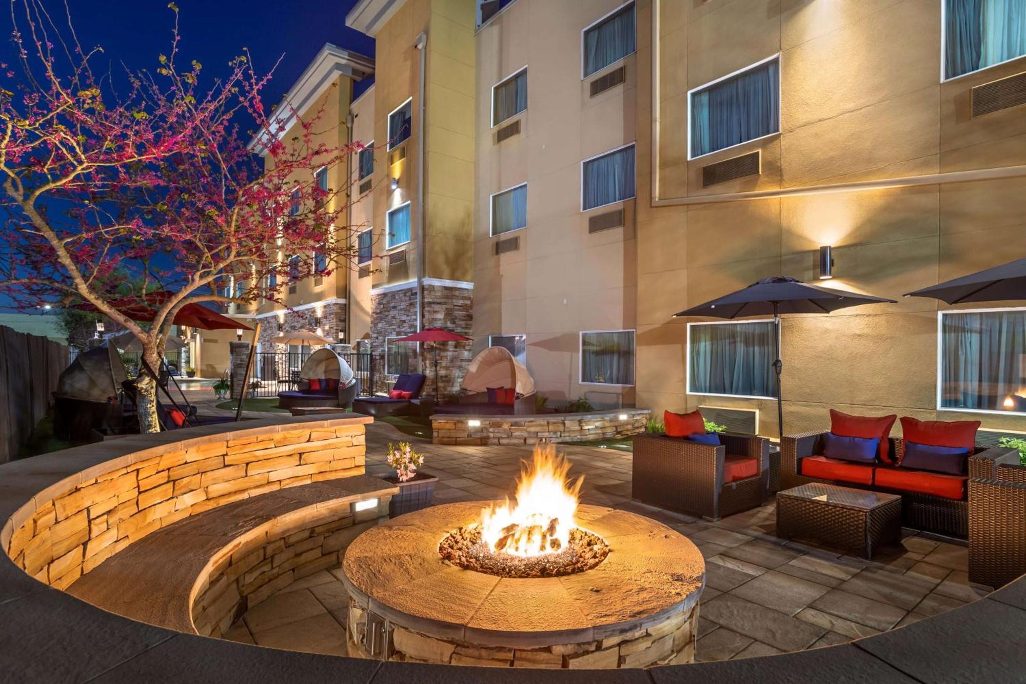 Best Western Plus Lake Jackson Inn & Suites Esterno foto