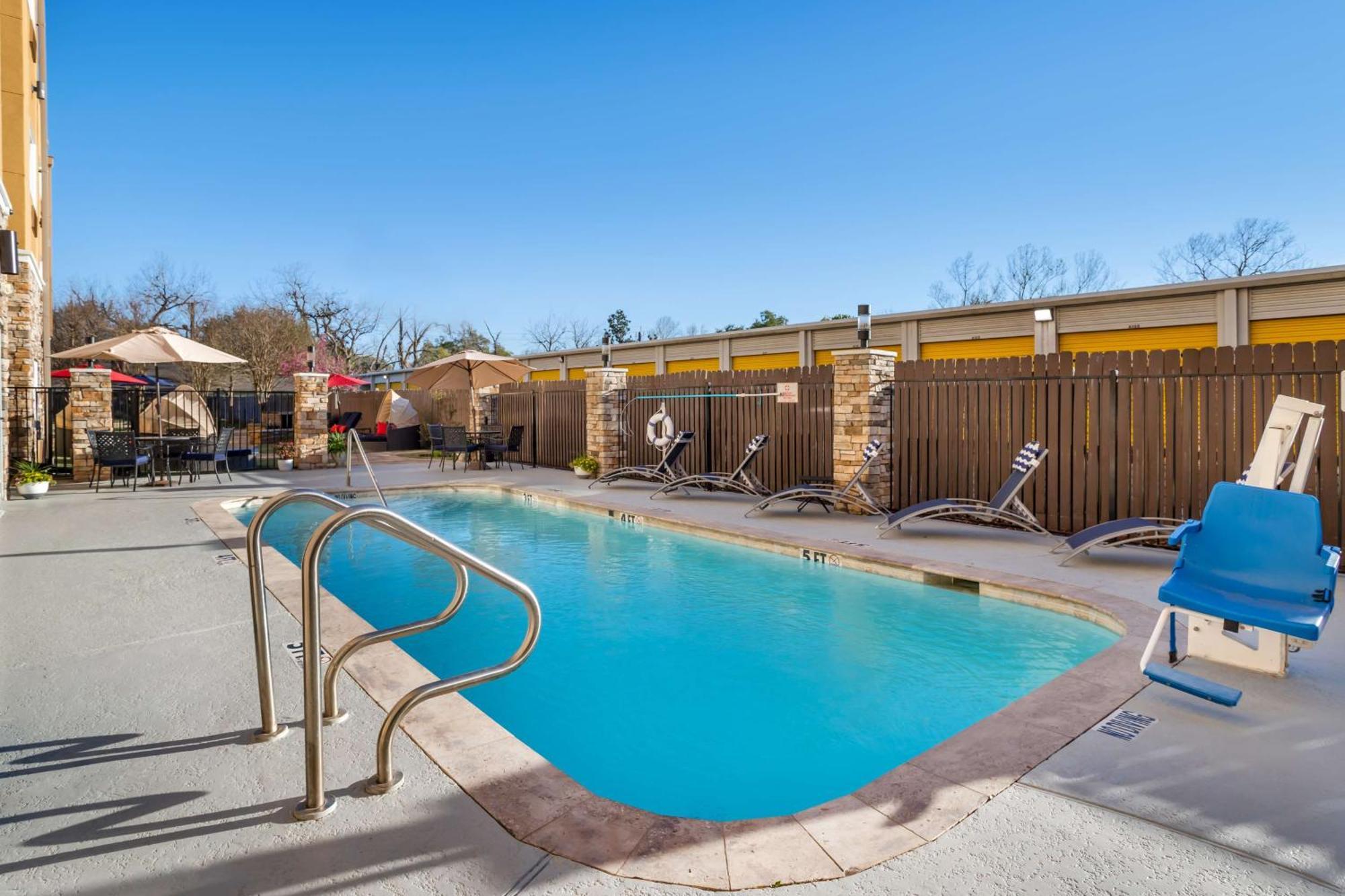 Best Western Plus Lake Jackson Inn & Suites Esterno foto